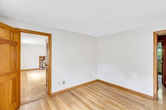 804 Putnam Ave, Barnstable, MA 02635