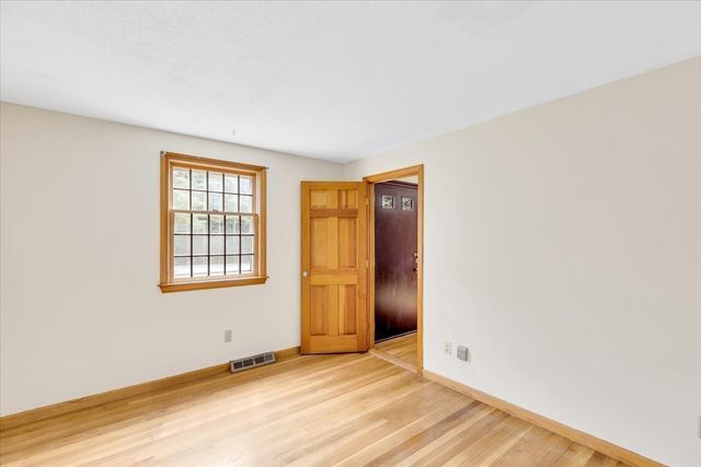 804 Putnam Ave, Barnstable, MA 02635