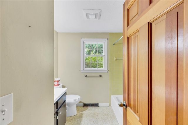804 Putnam Ave, Barnstable, MA 02635