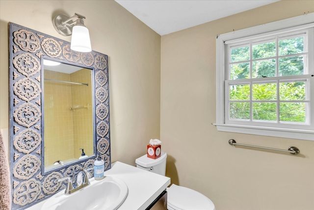 804 Putnam Ave, Barnstable, MA 02635