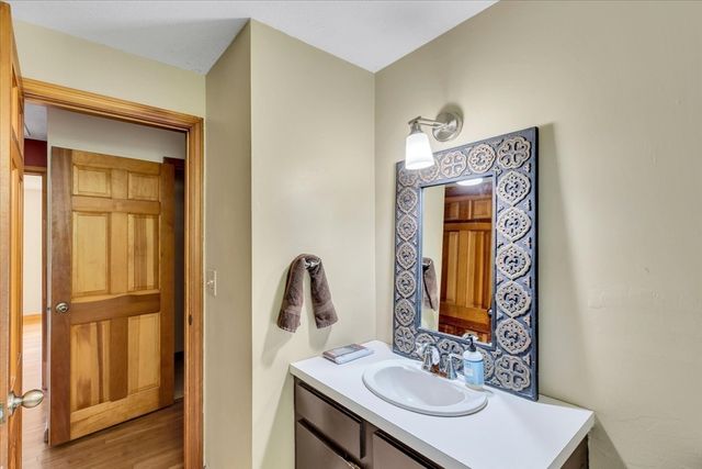 804 Putnam Ave, Barnstable, MA 02635