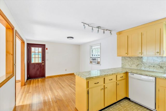 804 Putnam Ave, Barnstable, MA 02635