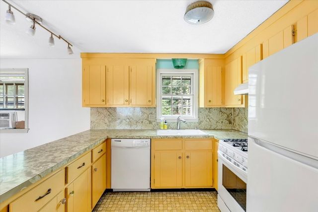 804 Putnam Ave, Barnstable, MA 02635