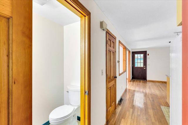 804 Putnam Ave, Barnstable, MA 02635
