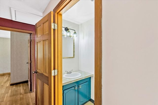 804 Putnam Ave, Barnstable, MA 02635