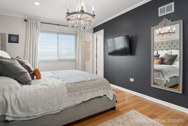 20 Shore Drive, Schaumburg, IL 60193