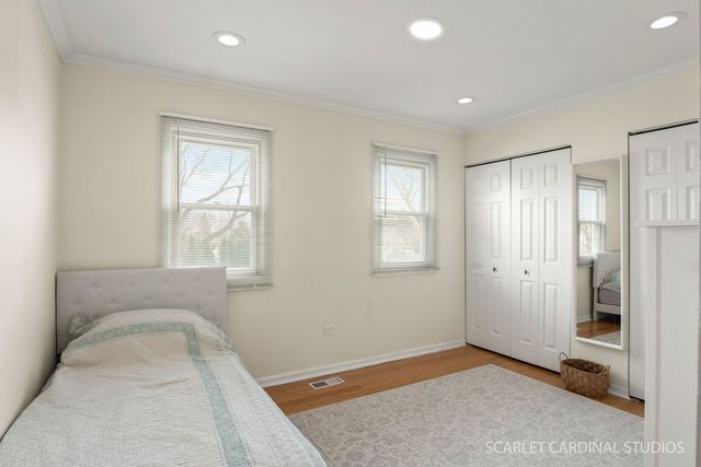 20 Shore Drive, Schaumburg, IL 60193