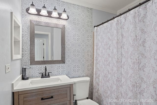 20 Shore Drive, Schaumburg, IL 60193