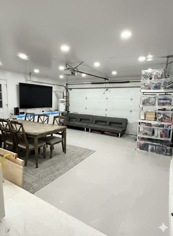 20 Shore Drive, Schaumburg, IL 60193