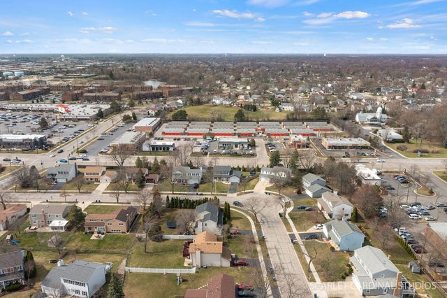 20 Shore Drive, Schaumburg, IL 60193