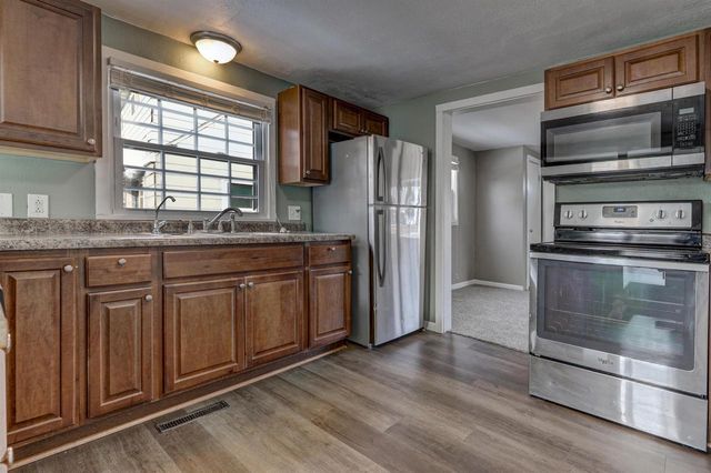 623 HUNTERS POINT ROAD, Neenah, WI 54956