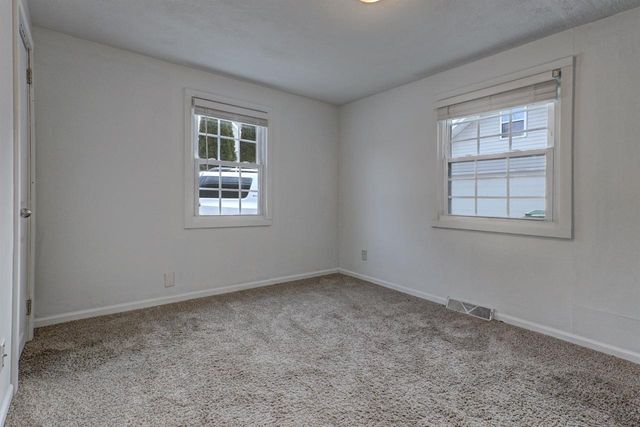 623 HUNTERS POINT ROAD, Neenah, WI 54956