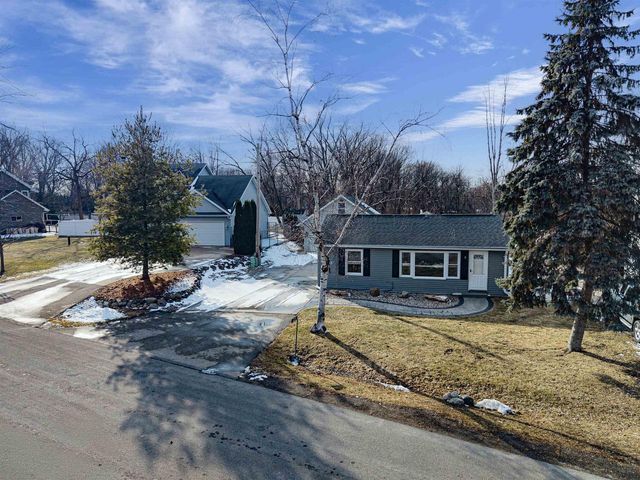 623 HUNTERS POINT ROAD, Neenah, WI 54956