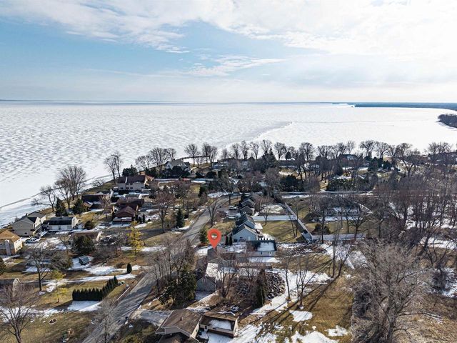 623 HUNTERS POINT ROAD, Neenah, WI 54956