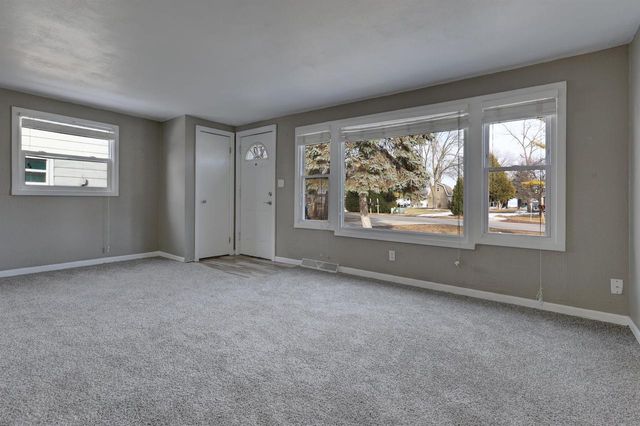 623 HUNTERS POINT ROAD, Neenah, WI 54956