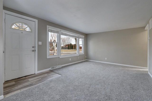 623 HUNTERS POINT ROAD, Neenah, WI 54956