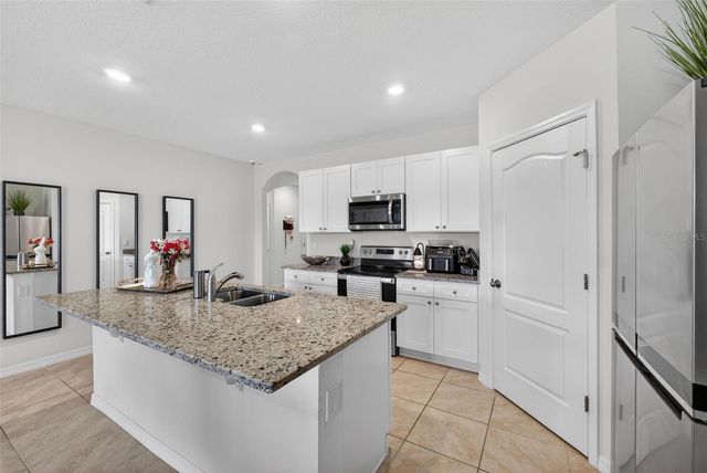 5740 GREY GRANITE WAY, Lakeland, FL 33811