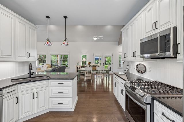 1331 Camp Ravine Rd, Burns, TN 37029