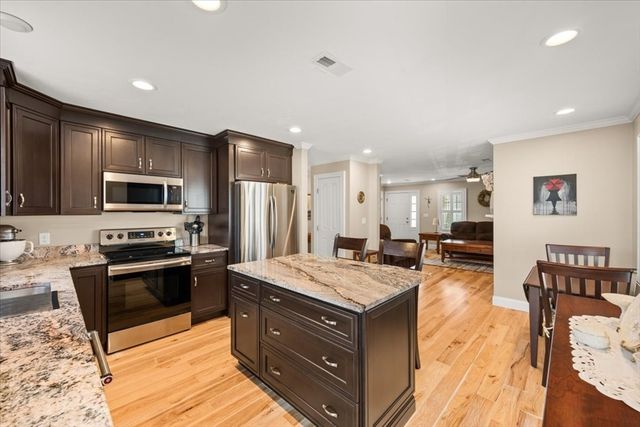 8 Bernards Way 8, Lakeville, MA 02347