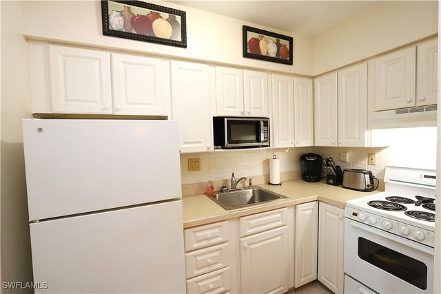 235 Seaview CT B5, Marco Island, FL 34145