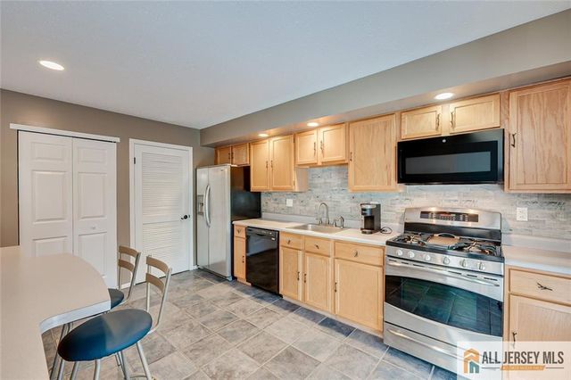 39 Sherborne Street, Franklin, NJ 08873