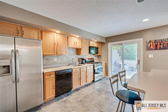 39 Sherborne Street, Franklin, NJ 08873