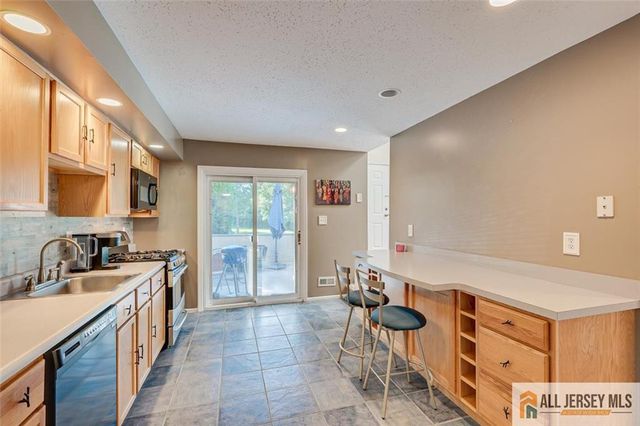39 Sherborne Street, Franklin, NJ 08873