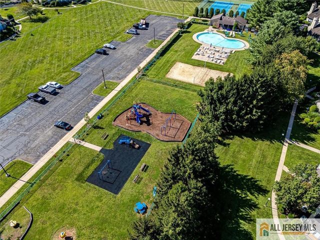 39 Sherborne Street, Franklin, NJ 08873
