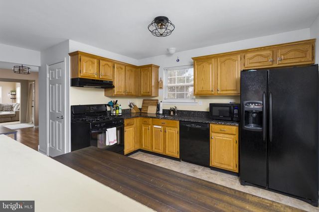 213 BIRCH HOLLOW DR, Bordentown, NJ 08505