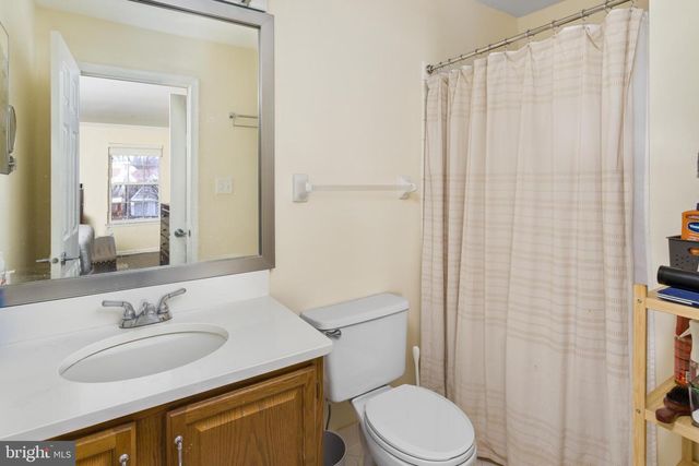 213 BIRCH HOLLOW DR, Bordentown, NJ 08505