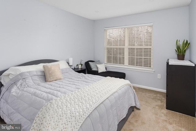 213 BIRCH HOLLOW DR, Bordentown, NJ 08505