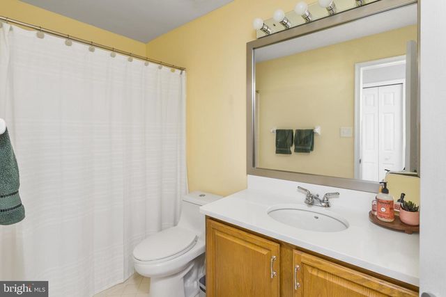 213 BIRCH HOLLOW DR, Bordentown, NJ 08505