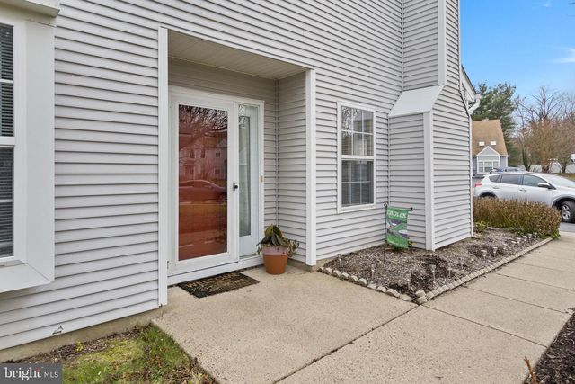 213 BIRCH HOLLOW DR, Bordentown, NJ 08505