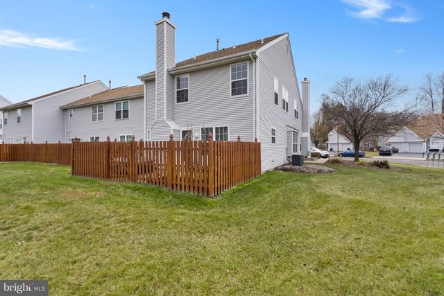 213 BIRCH HOLLOW DR, Bordentown, NJ 08505