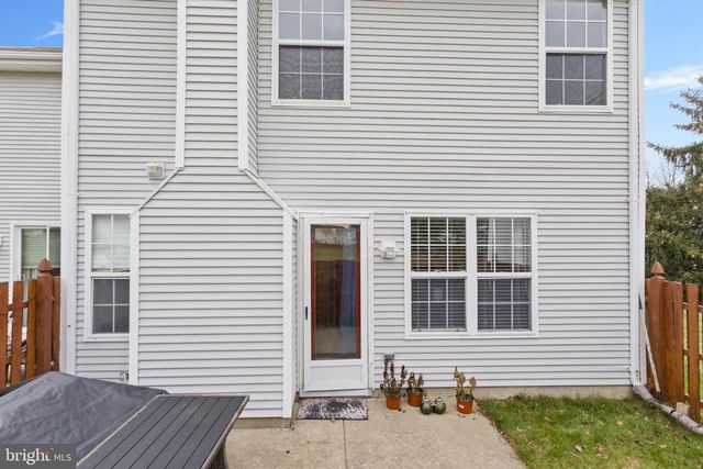 213 BIRCH HOLLOW DR, Bordentown, NJ 08505