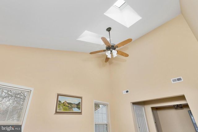 213 BIRCH HOLLOW DR, Bordentown, NJ 08505