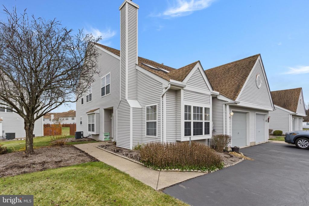 213 BIRCH HOLLOW DR, Bordentown, NJ 08505