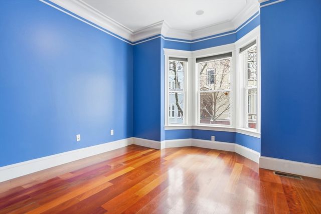 17 Gates 1, Boston, MA 02127