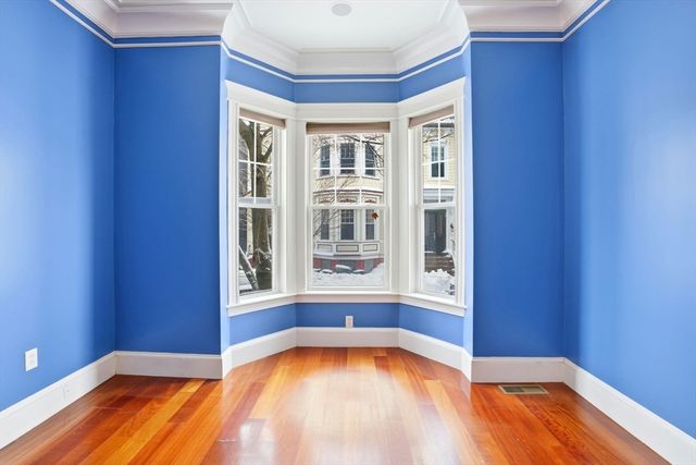 17 Gates 1, Boston, MA 02127