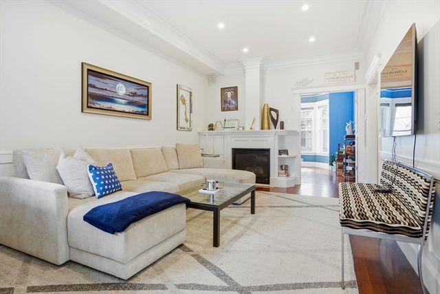 17 Gates 1, Boston, MA 02127