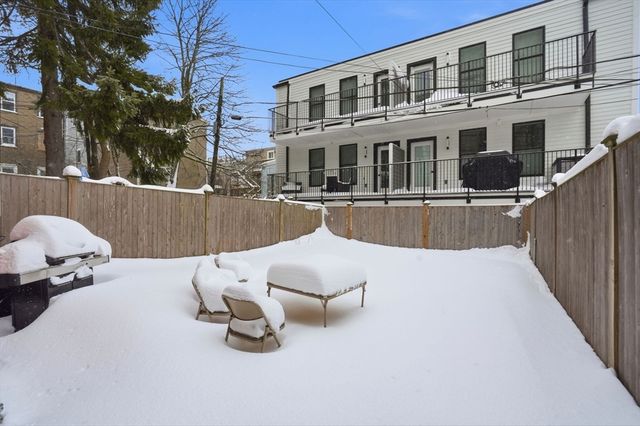 17 Gates 1, Boston, MA 02127