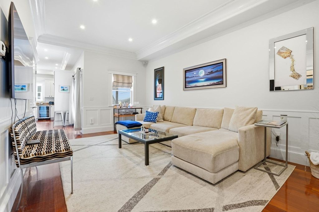 17 Gates 1, Boston, MA 02127