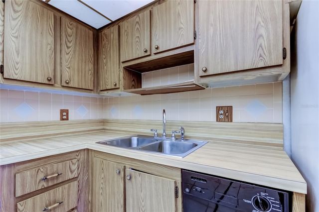 4910 BAY STREET NE 309, St Petersburg, FL 33703