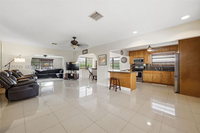 9500 Cutler Ridge Dr, Cutler Bay, FL 33157