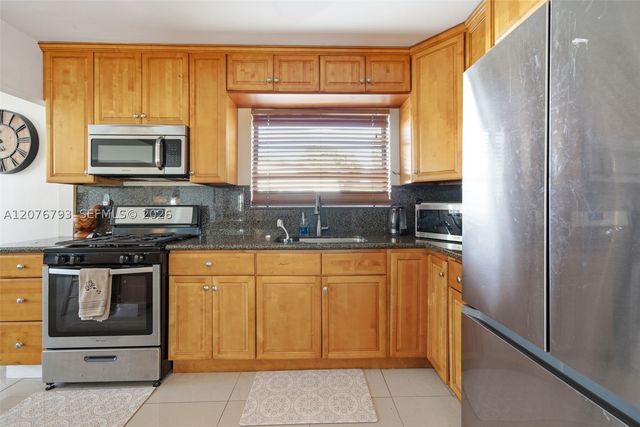 9500 Cutler Ridge Dr, Cutler Bay, FL 33157