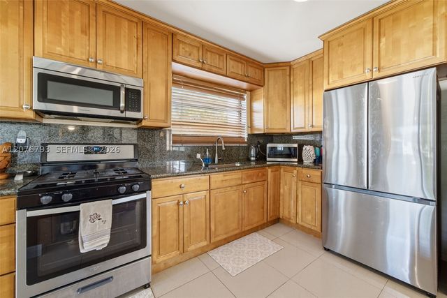 9500 Cutler Ridge Dr, Cutler Bay, FL 33157