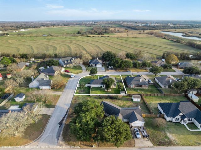 813 Woodson Drive, Caldwell, TX 77836