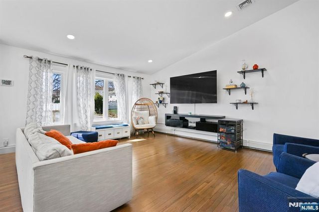 15 Wanda Court, Clifton, NJ 07014