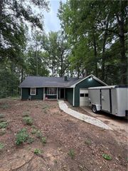 1094 Crystal Lake Road, Atlanta, GA 30349