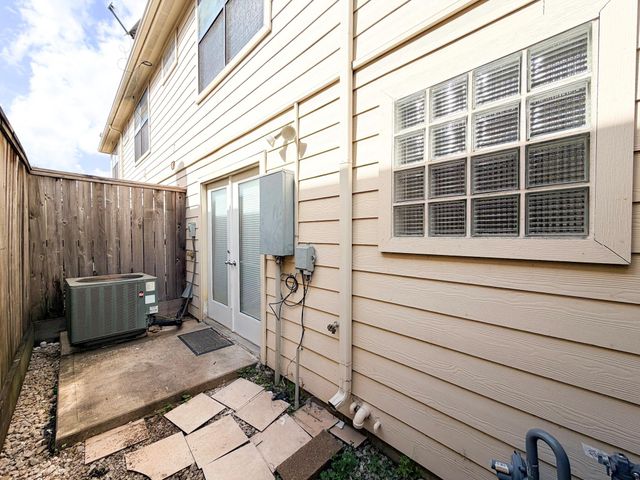 5941 South Loop E 503, Houston, TX 77033